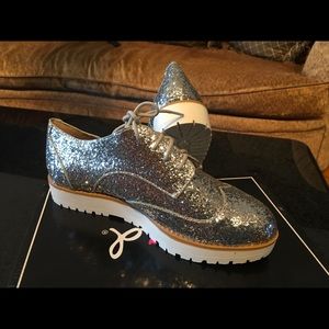 Cute Silver Gitter Oxfords!